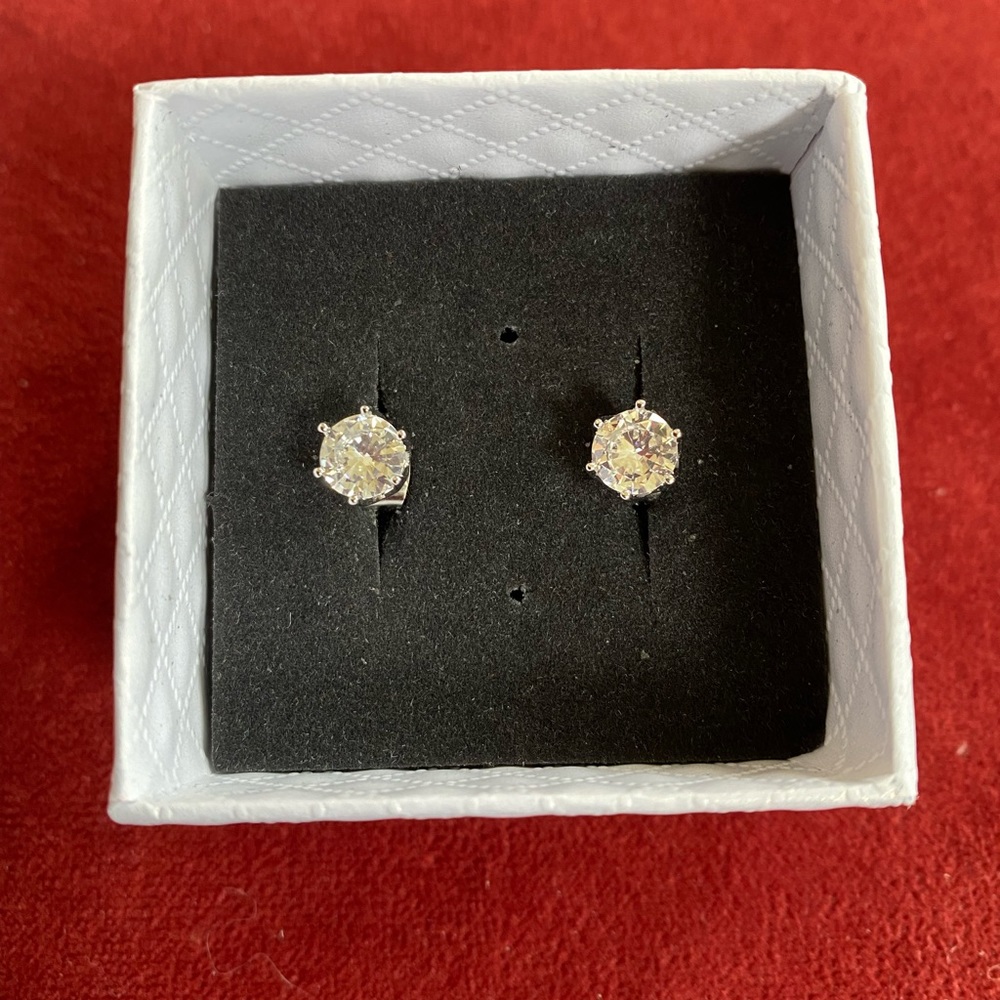 2 ctw Genuine Moissanite Diamond Sterling Silver Stud Earrings